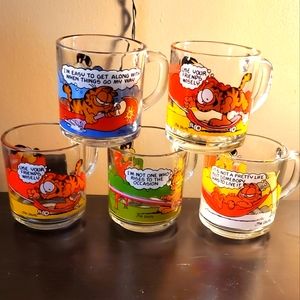 I am selling mcdonalds 1978 Garfield cups